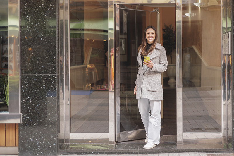 puertas automáticas para portales, puertas de portal automáticas, automatización de puertas de portal